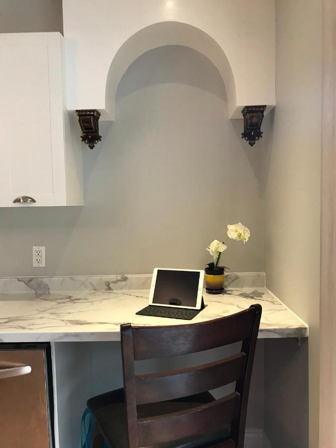 Ottawa Downtown Executive Apartment Retreat With Private Balcony Near Bank Street - Sleep Max 2 Ngoại thất bức ảnh