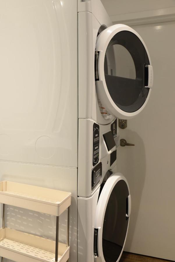 Ottawa Downtown Executive Apartment Retreat With Private Balcony Near Bank Street - Sleep Max 2 Ngoại thất bức ảnh